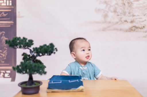 临汾怀孕肚子中间凹两边凸